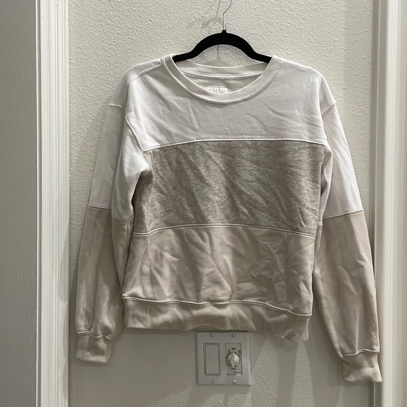 Abercrombie & Fitch Sweaters - Abercrombie XS Sweater